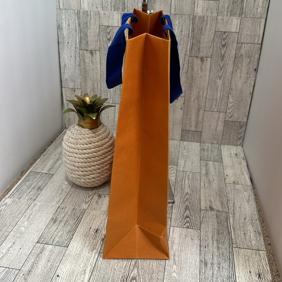 Louis Vuitton Gift Bag with ribbon - Picture 5 of 8